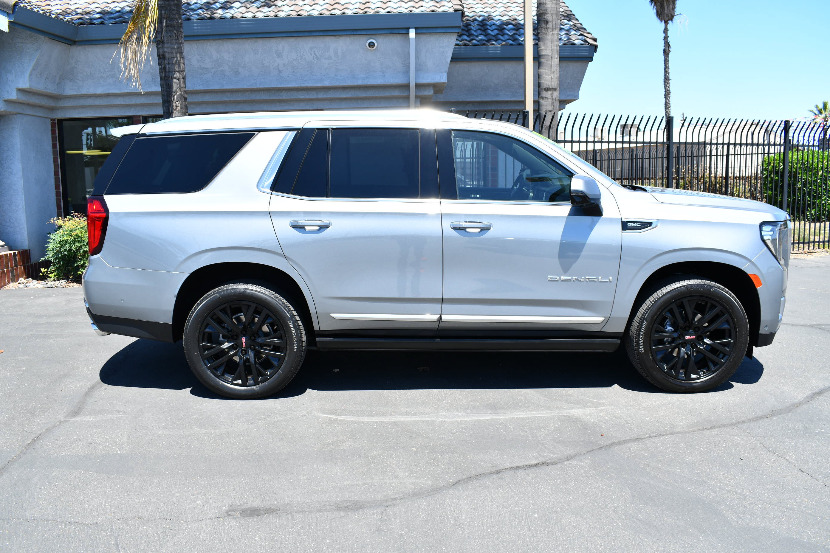 Used 2023 GMC Yukon Denali w/ Denali Reserve Package AWD/4WD image 5