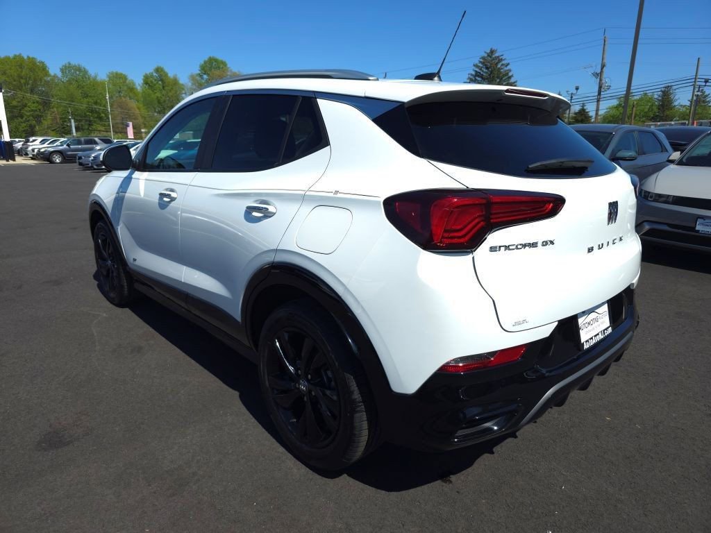 Used 2025 Buick Encore GX Sport Touring FWD image 7