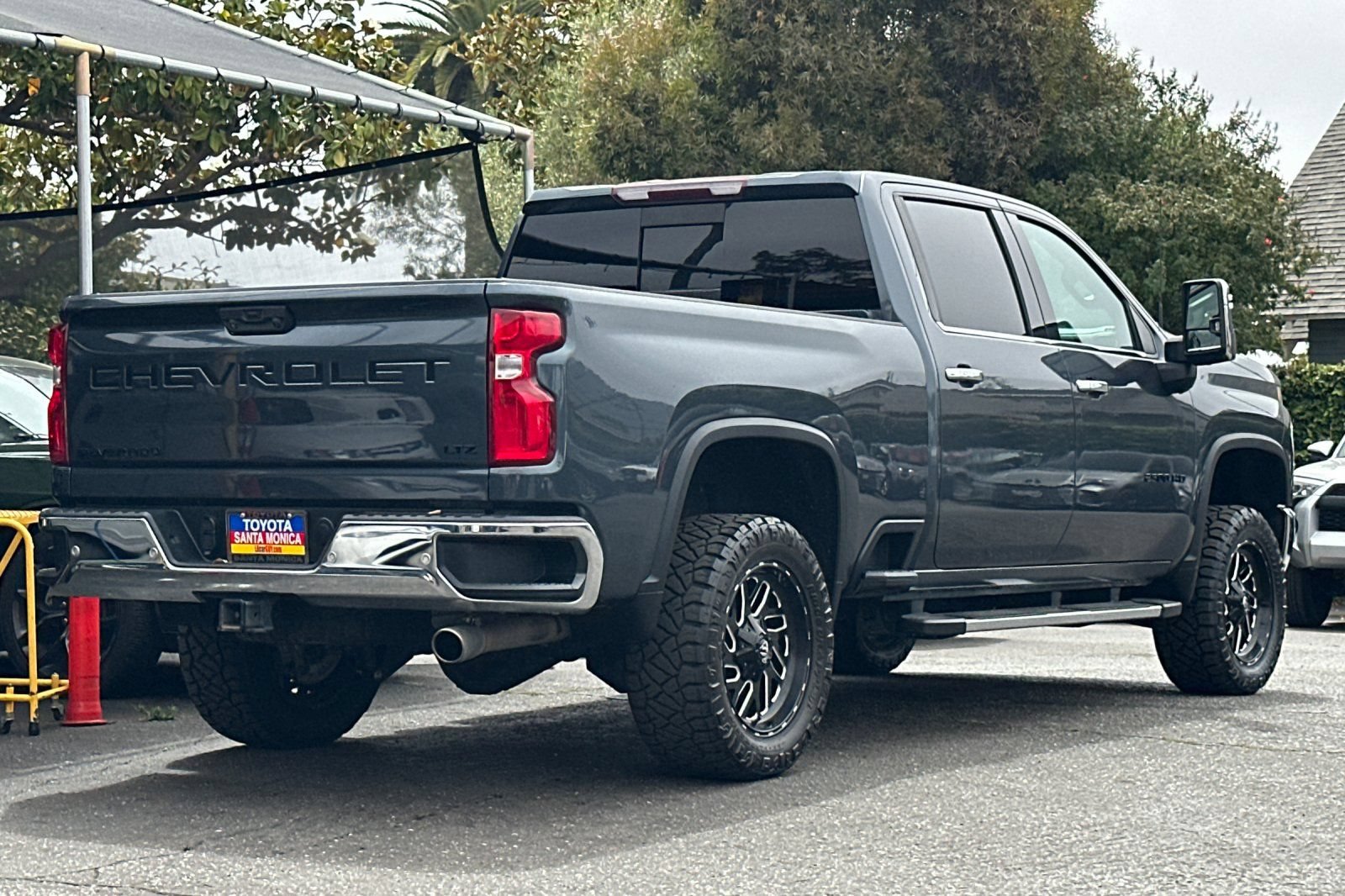 Used 2020 Chevrolet Silverado 2500 LTZ w/ LTZ Plus Package RWD image 4