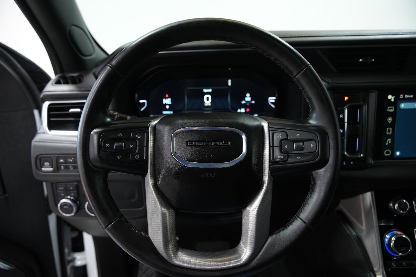 Used 2024 GMC Yukon XL Denali AWD/4WD image 36