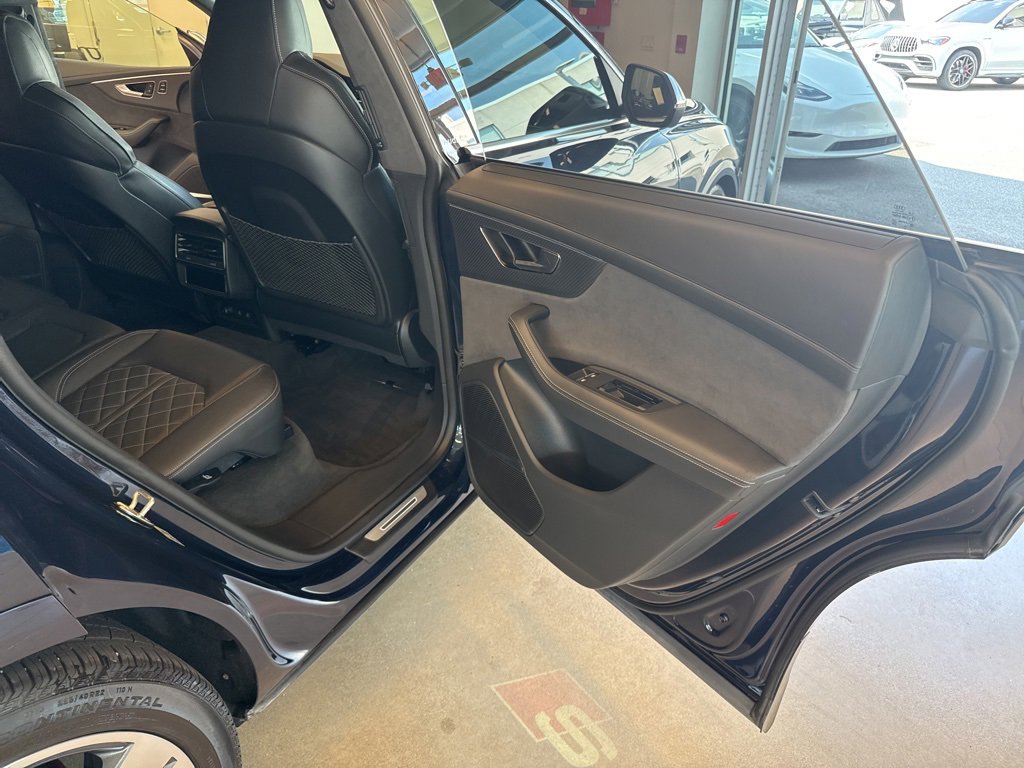 Used 2024 Audi SQ8 Prestige w/ Prestige Package image 28