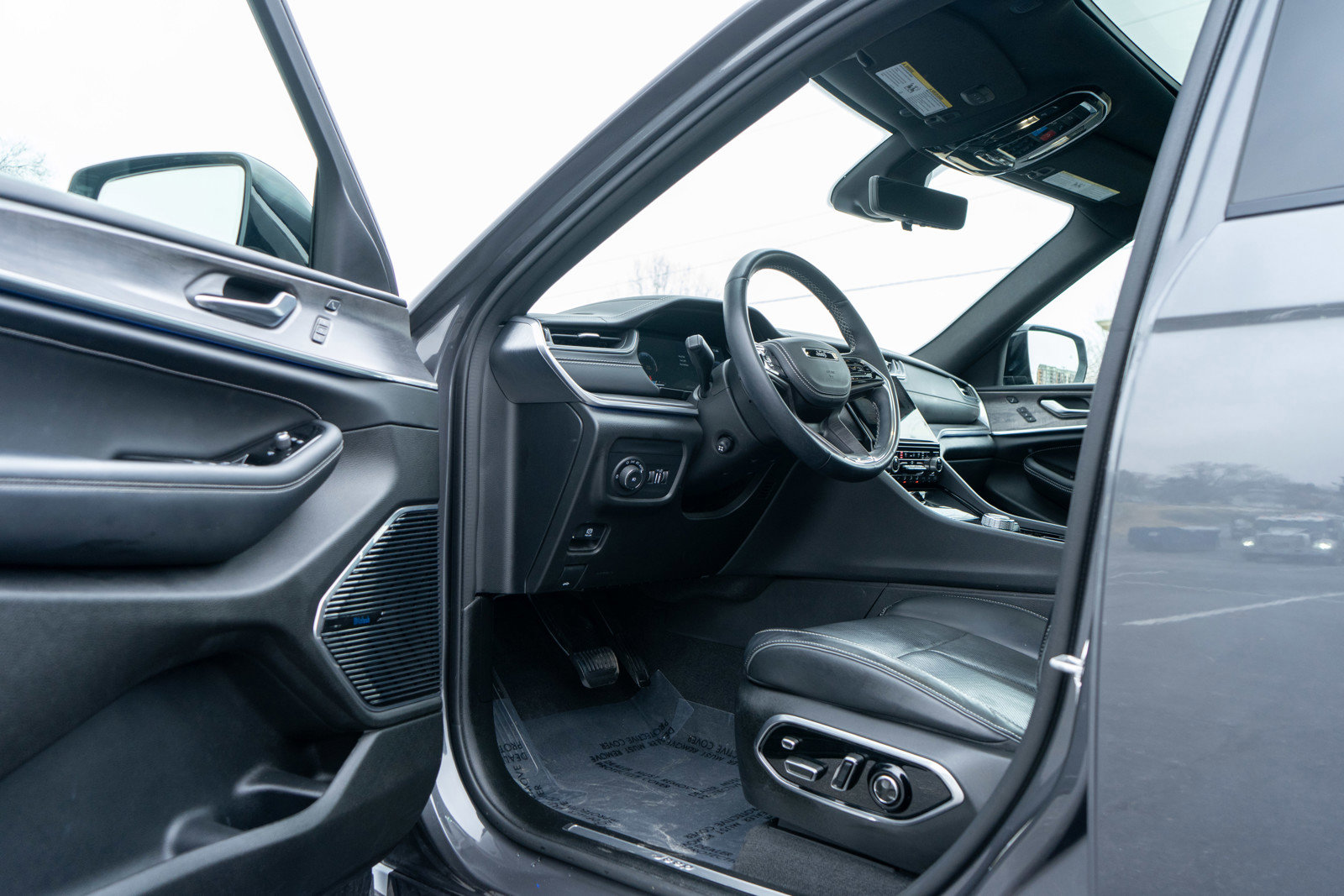 Used 2022 Jeep Grand Cherokee L Overland w/ Luxury Tech Group IV image 14