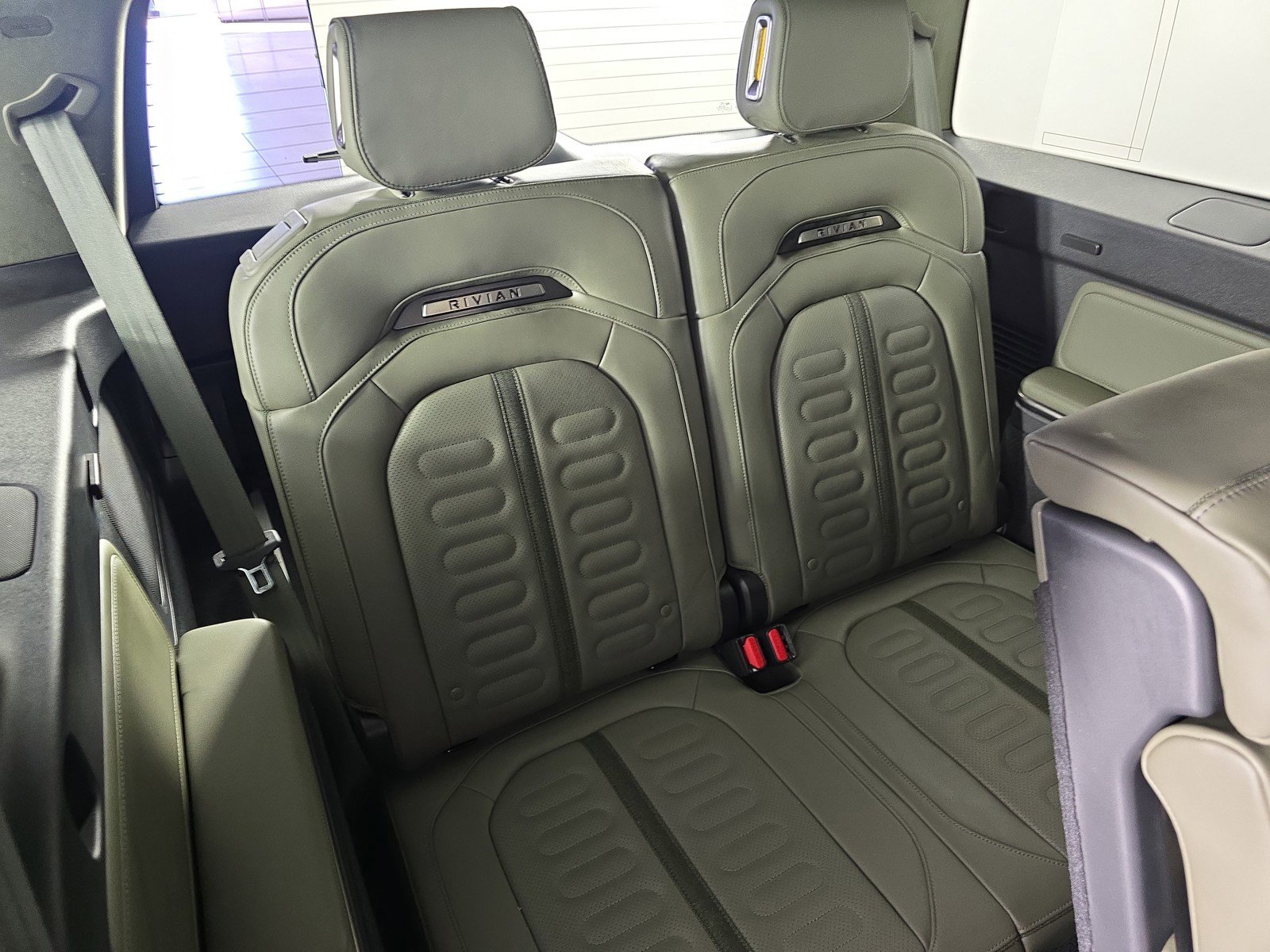 Used 2024 Rivian R1S Adventure image 25