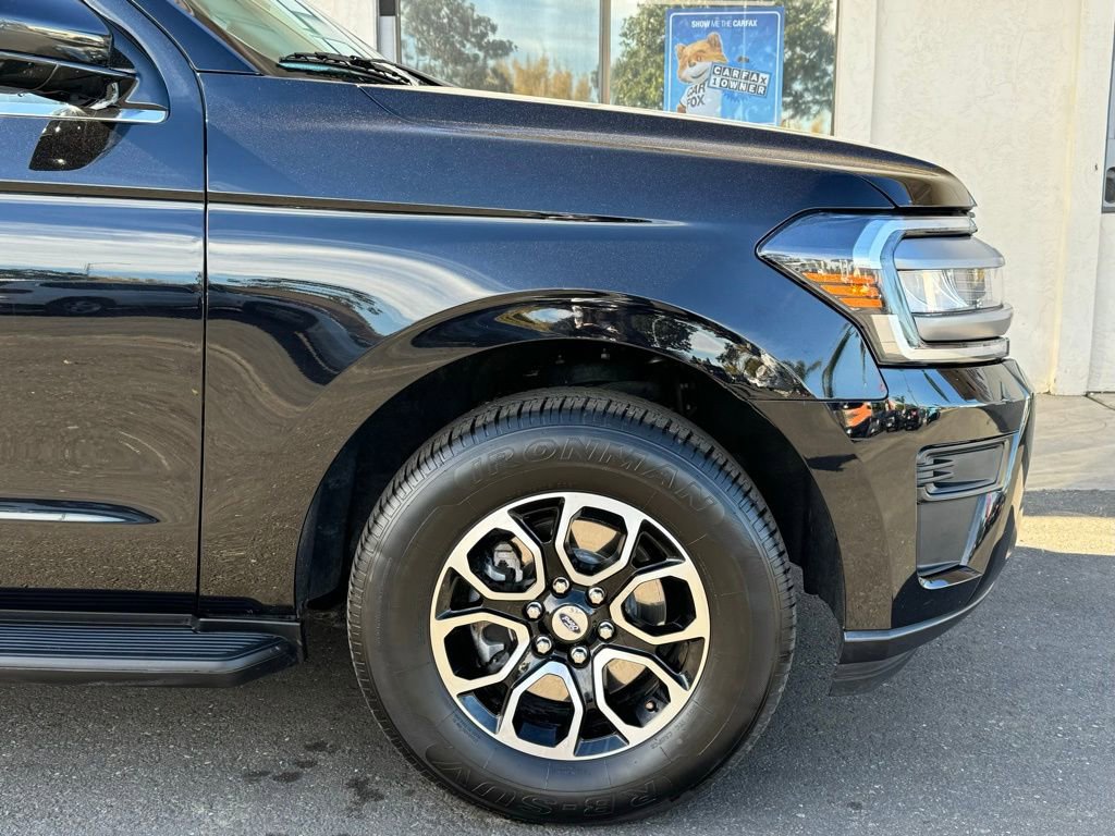 Used 2024 Ford Expedition XLT image 2