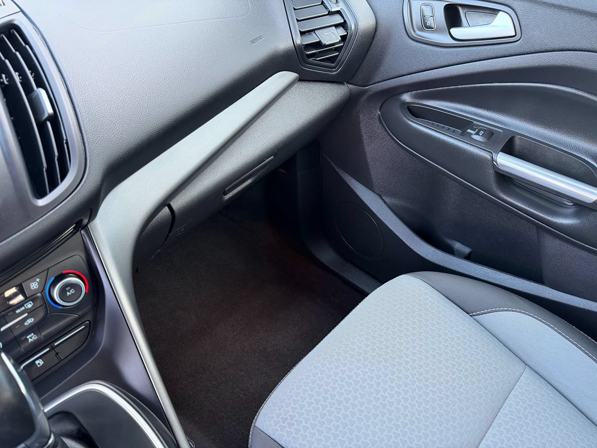 Used 2018 Ford C-MAX SE FWD image 21