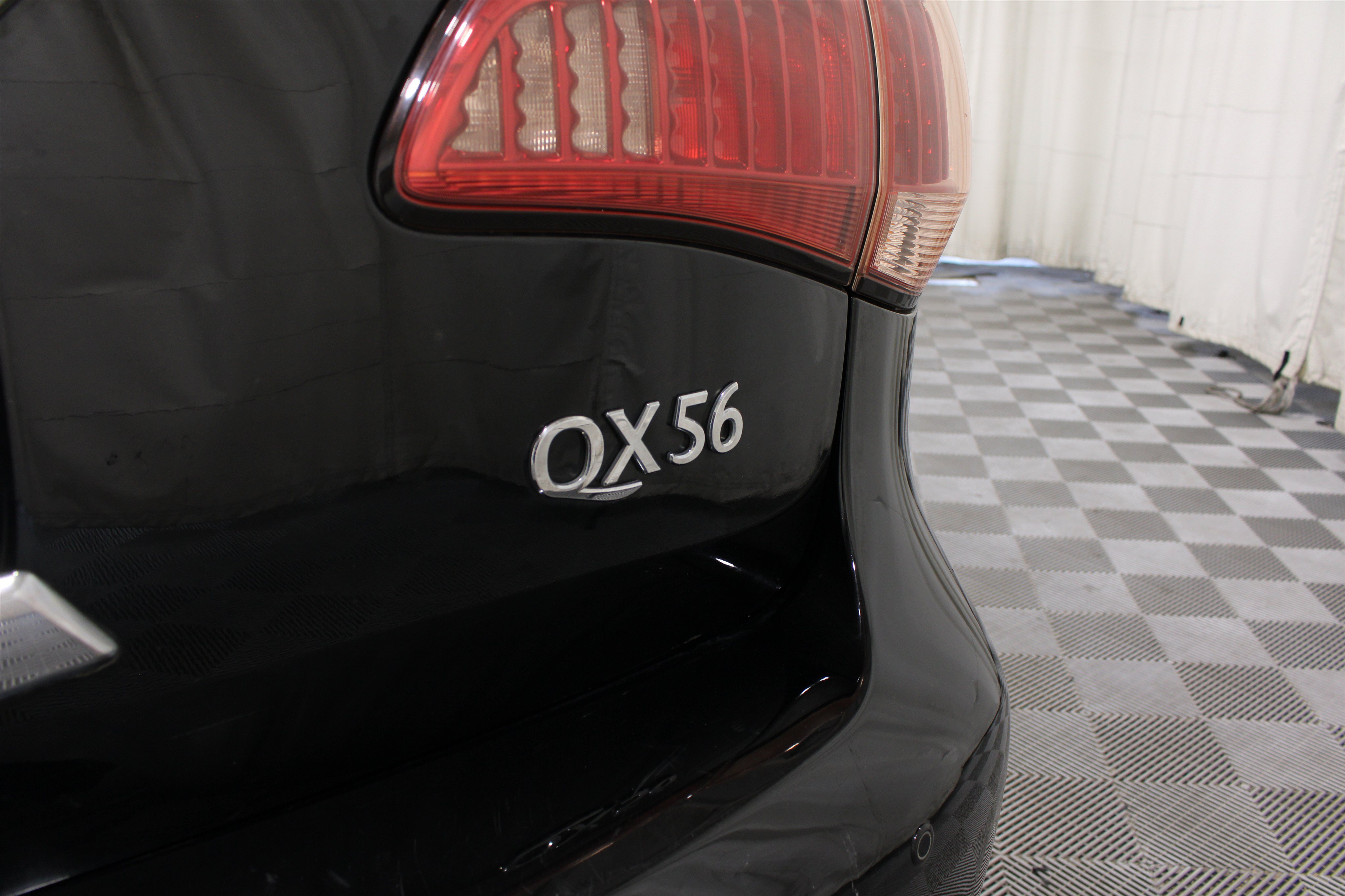 Used 2011 INFINITI QX56 4WD w/ Deluxe Touring Pkg image 33