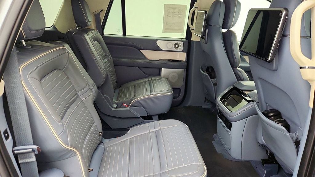 Used 2022 Lincoln Navigator L Black Label image 24