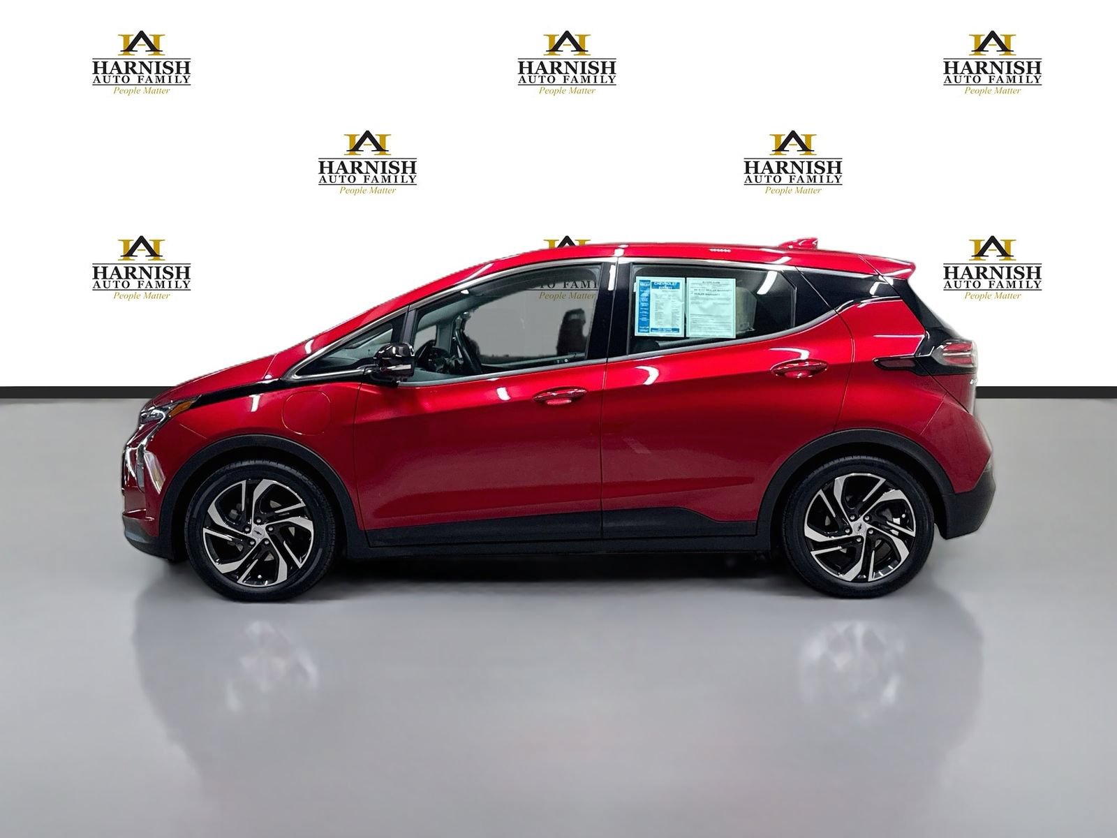 Used 2023 Chevrolet Bolt LT w/ Infotainment Package FWD image 10
