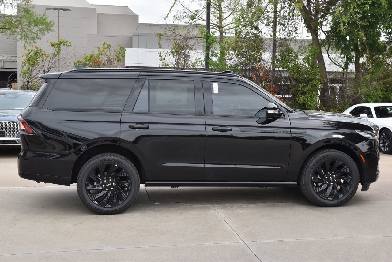 New 2026 Lincoln Navigator Reserve w/ Jet Appearance Package image 12