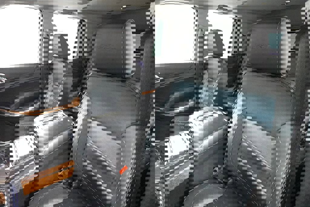 Used 2019 GMC Yukon Denali w/ Denali Ultimate Package image 12