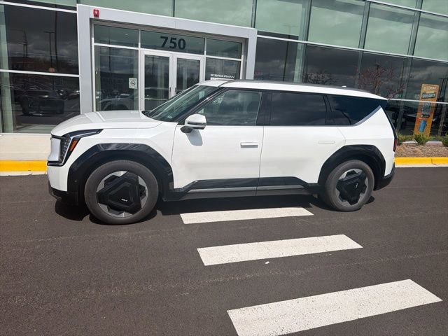 Certified 2024 Kia EV9 Land image 2