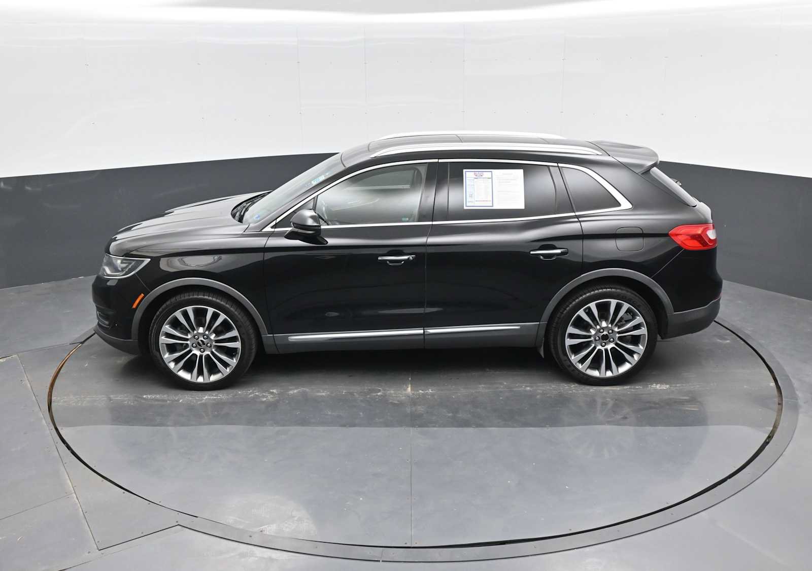 Used 2016 Lincoln MKX Reserve w/ Driver Assistance Package AWD/4WD image 24