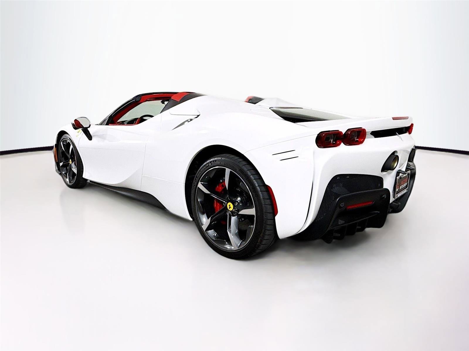 Used 2024 Ferrari SF90 Spider image 11