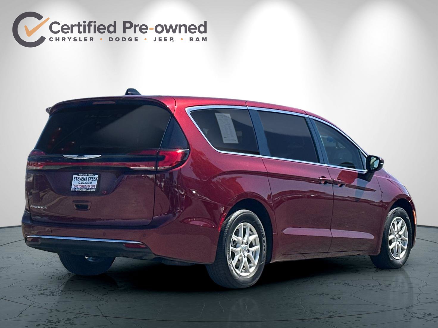 Used 2023 Chrysler Pacifica Touring-L FWD image 4