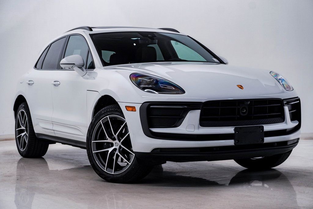 Certified 2025 Porsche Macan AWD/4WD image 8