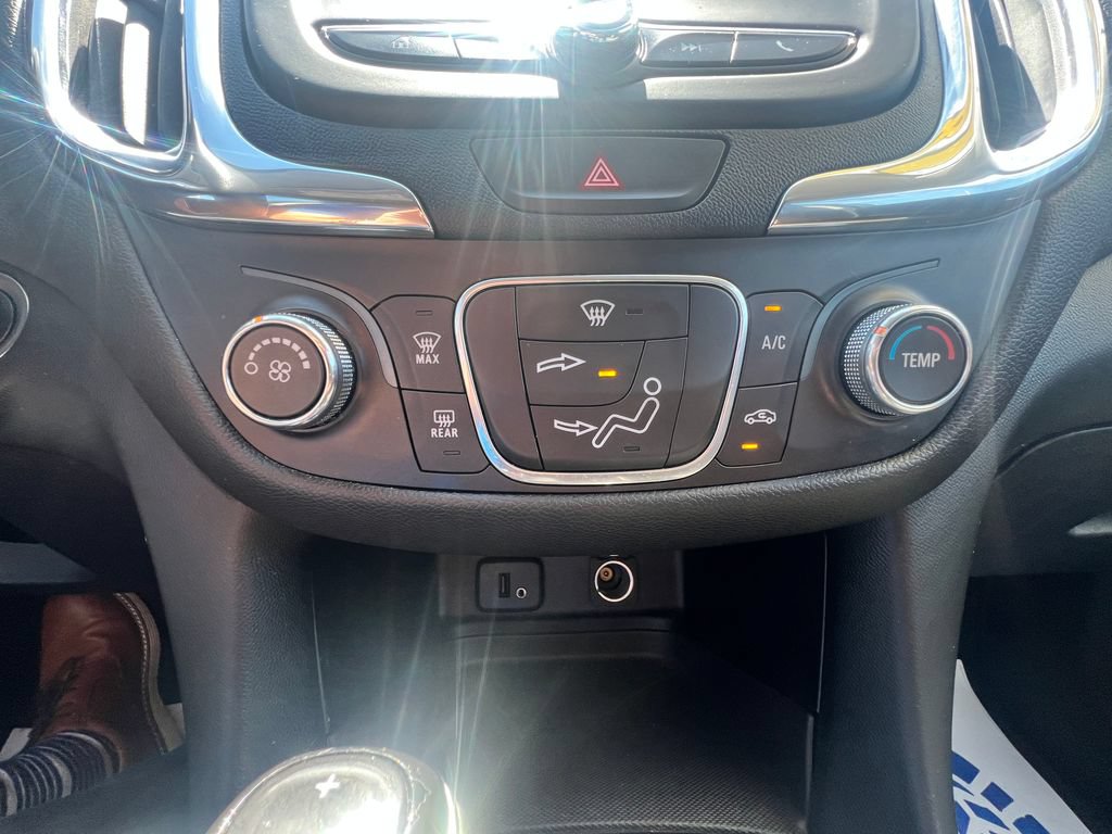 Used 2018 Chevrolet Equinox LT AWD/4WD image 25