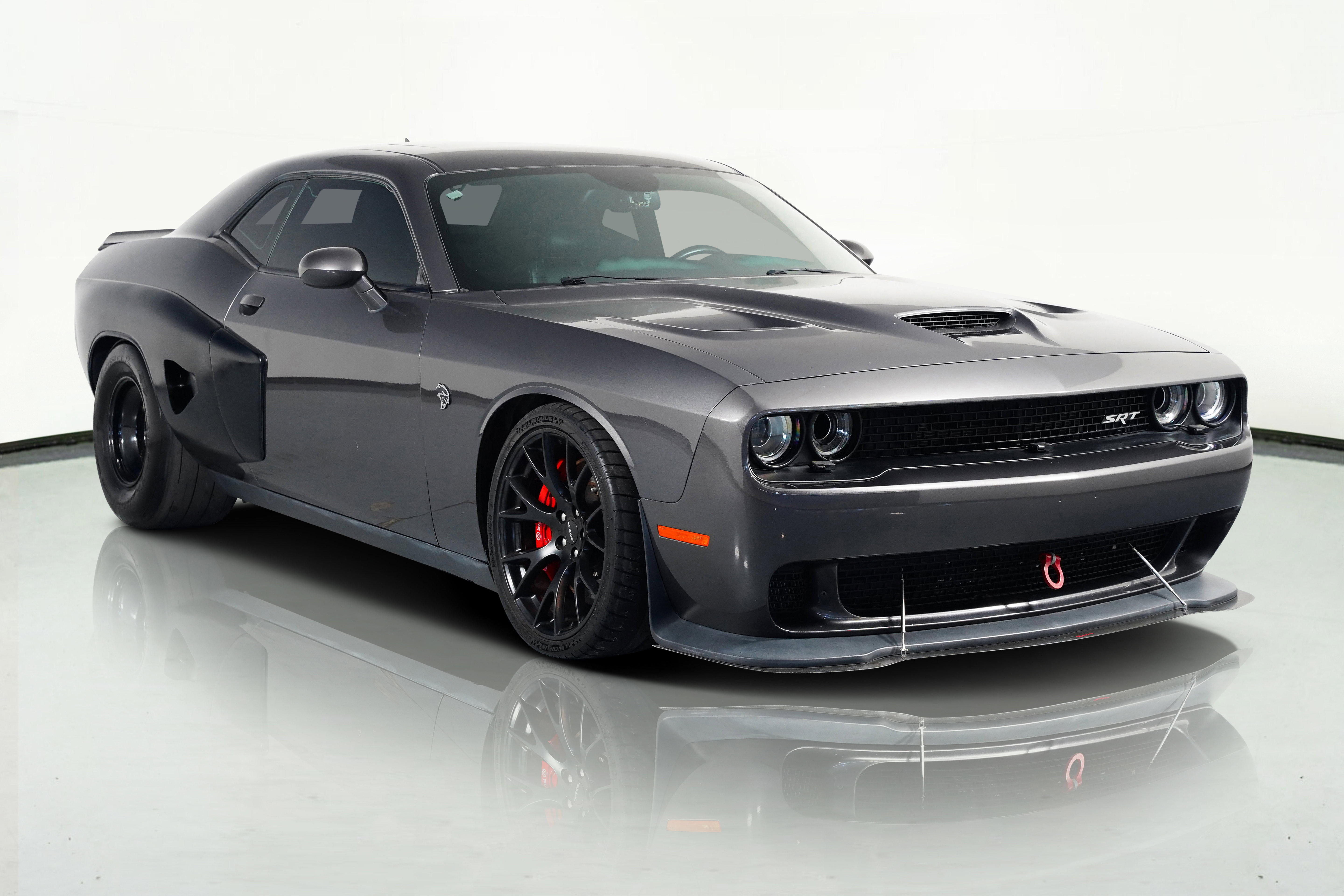 Used 2016 Dodge Challenger SRT Hellcat image 4