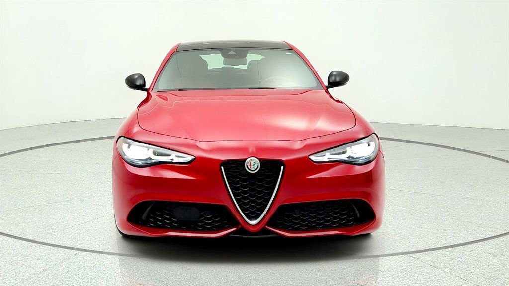 Used 2024 Alfa Romeo Giulia Ti AWD/4WD image 2