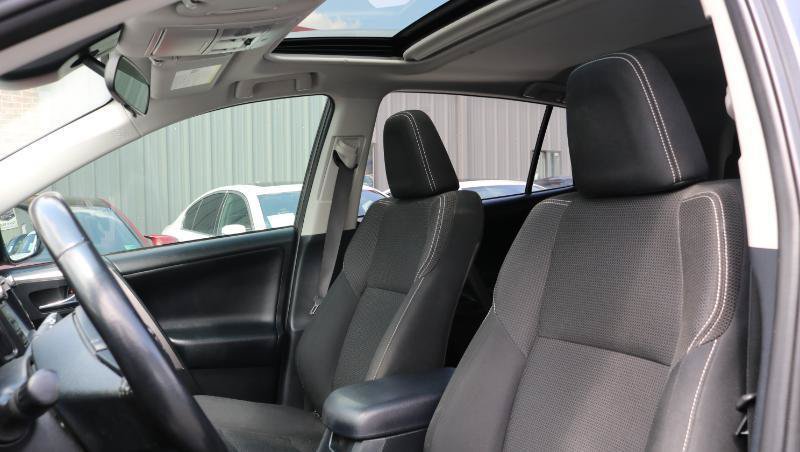 Used 2018 Toyota RAV4 XLE FWD image 8