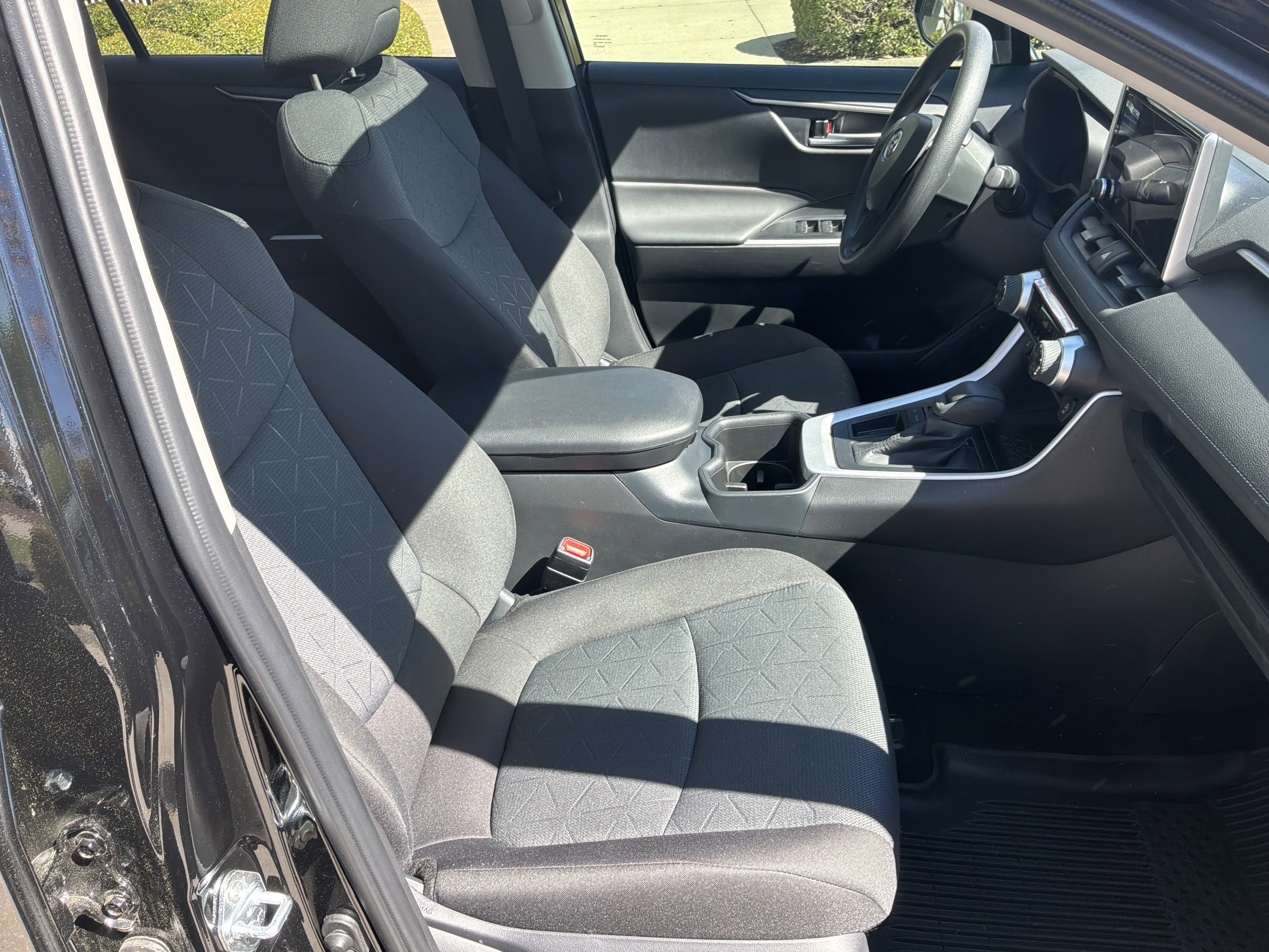 Used 2025 Toyota RAV4 XLE w/ Convenience Package image 35