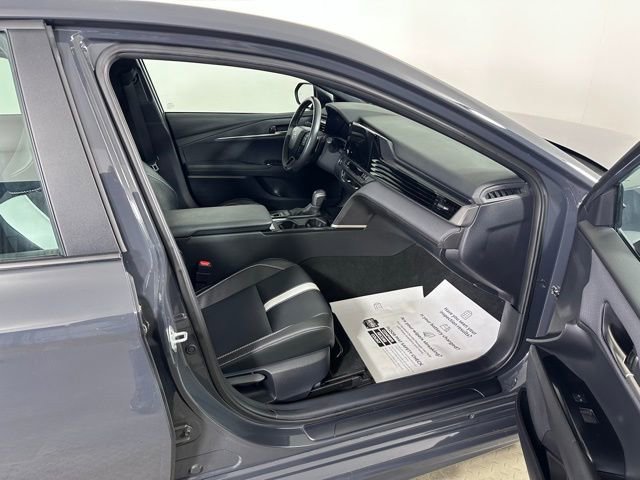 Used 2025 Toyota Camry SE w/ Convenience Package image 10