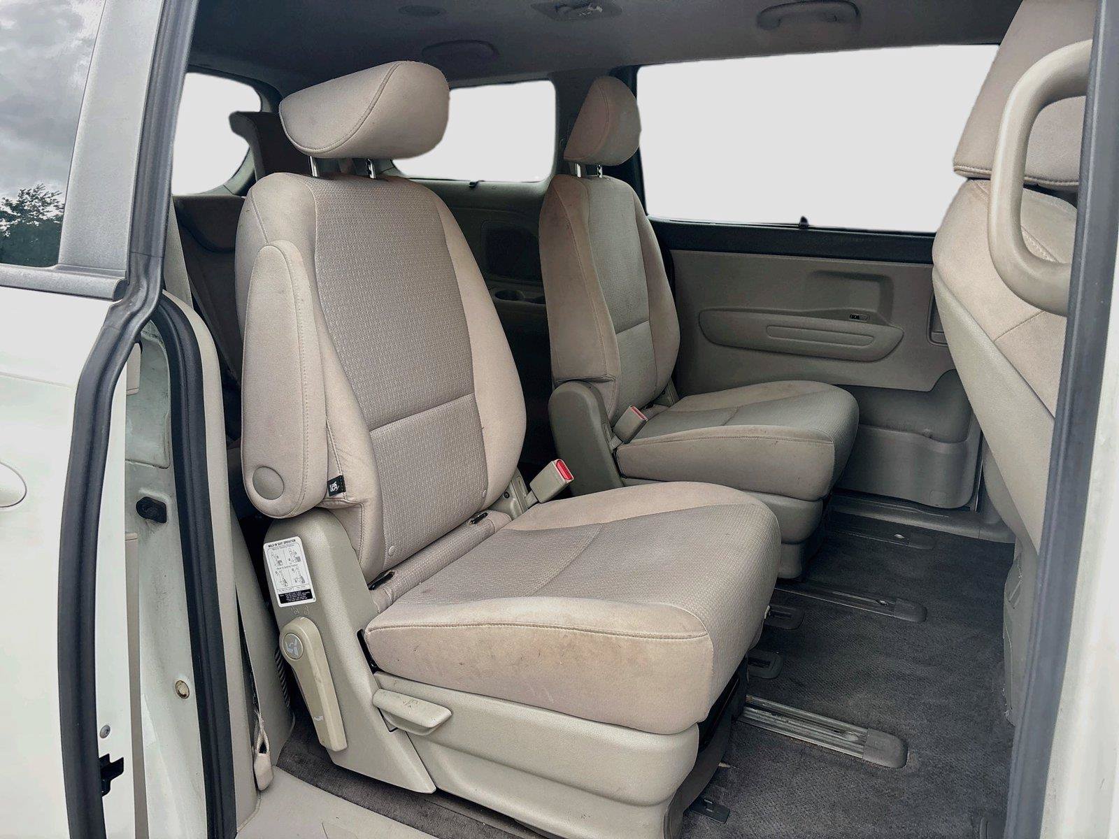 Used 2016 Kia Sedona LX w/ Option Group 020 FWD image 17