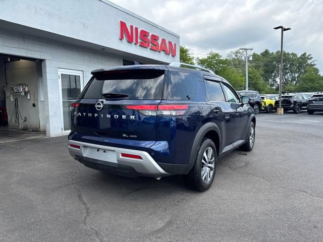 Used 2025 Nissan Pathfinder SL AWD/4WD image 2