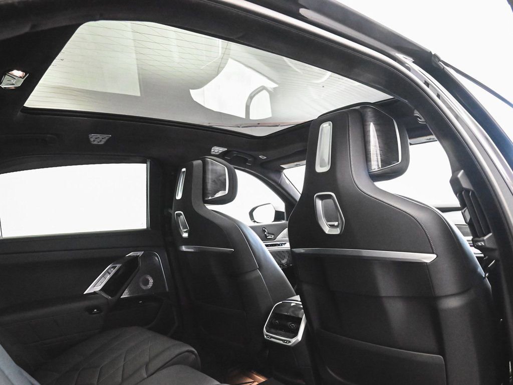 Used 2023 BMW i7 xDrive60 w/ Executive Package 2 image 37