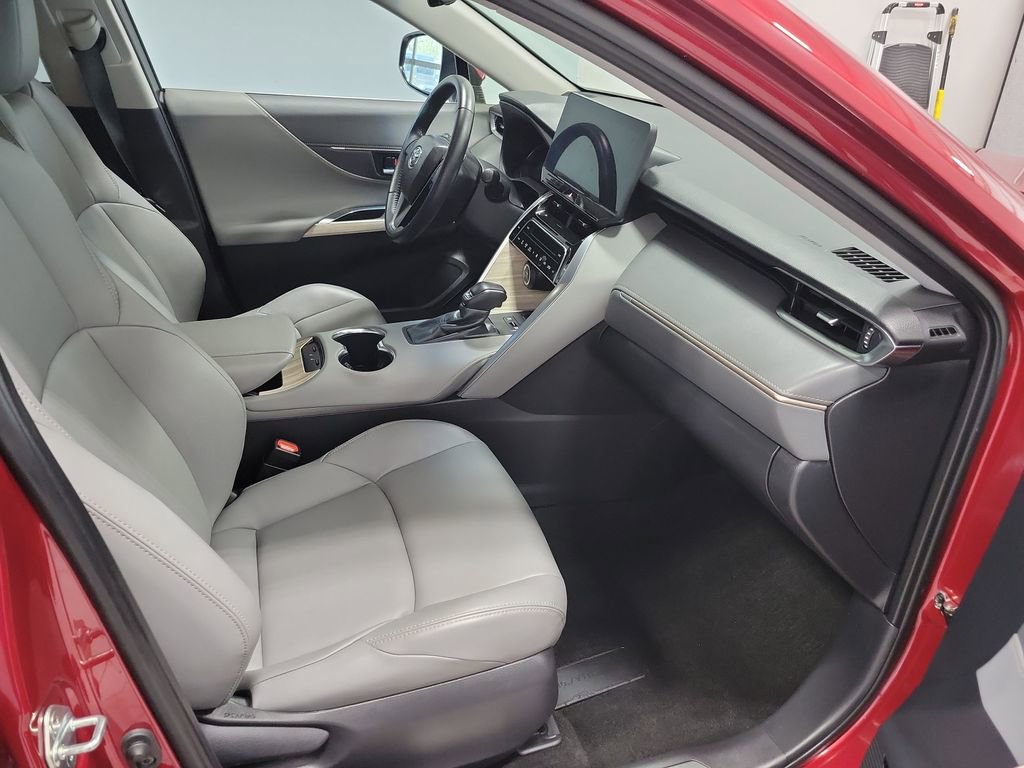 Used 2023 Toyota Venza XLE AWD/4WD image 6