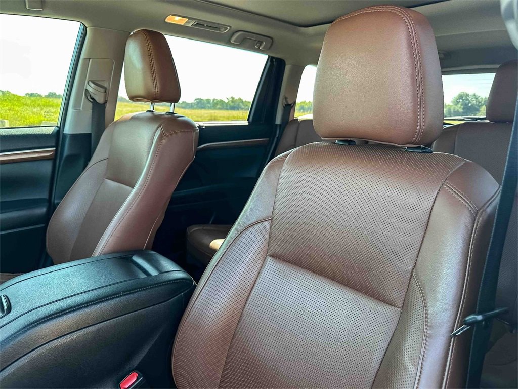 Used 2018 Toyota Highlander Limited Platinum image 14