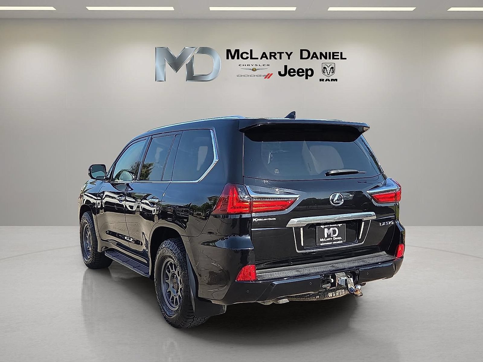 Used 2020 Lexus LX 570 4WD w/ Luxury Package image 4