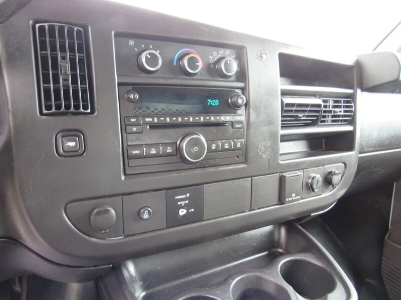 Used 2015 Chevrolet Express 2500 RWD image 15