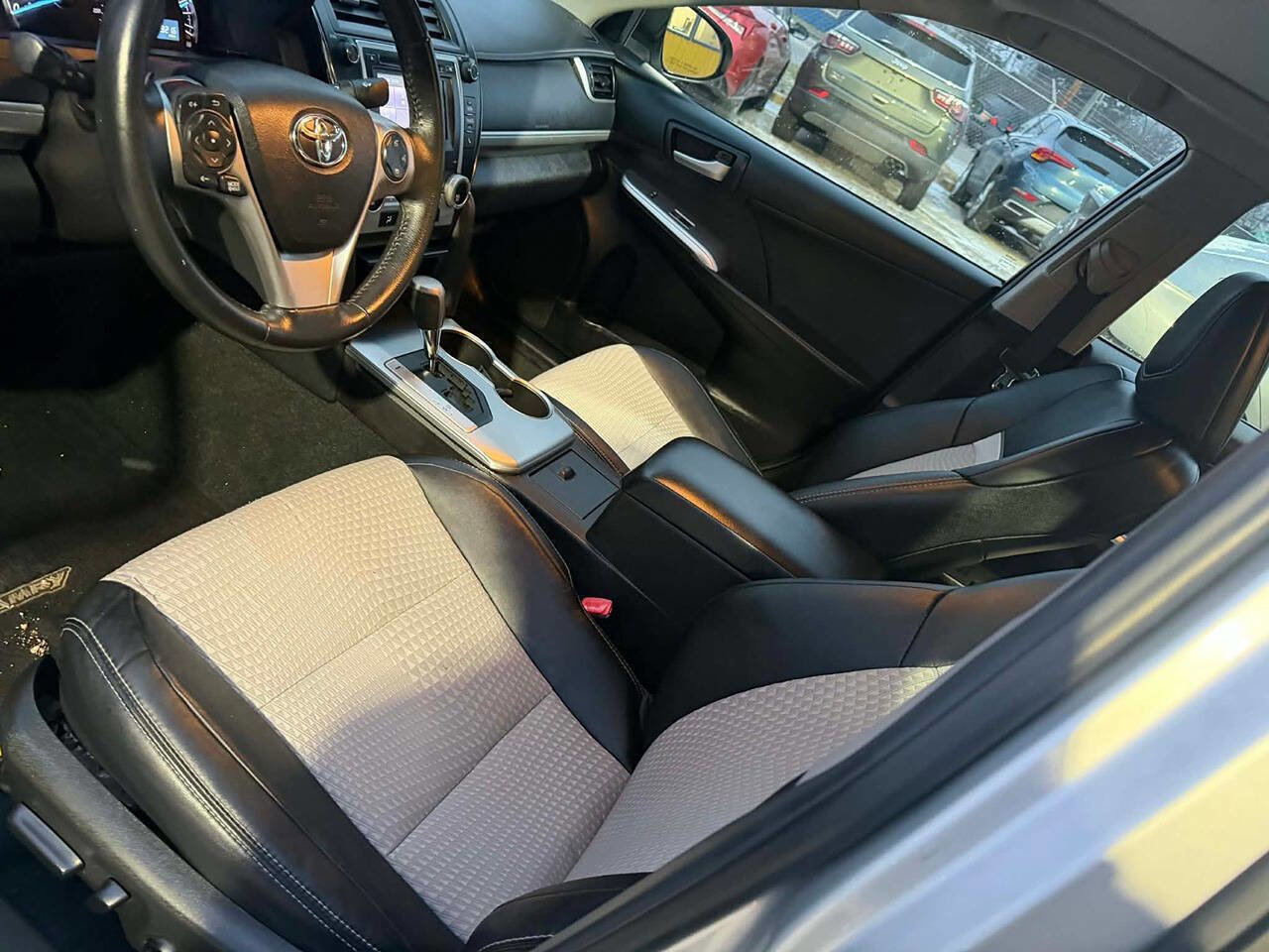 Used 2014 Toyota Camry SE image 13