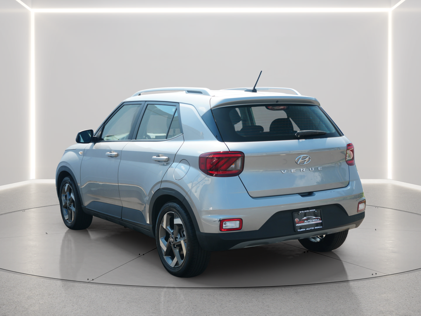 Used 2025 Hyundai Venue SEL FWD image 3