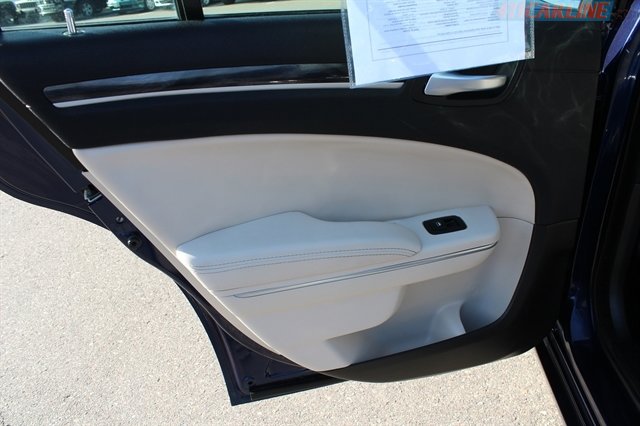 Used 2017 Chrysler 300 Limited AWD/4WD image 27