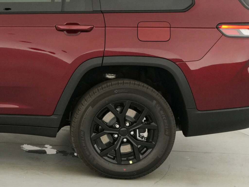 New 2025 Jeep Grand Cherokee L Altitude image 34
