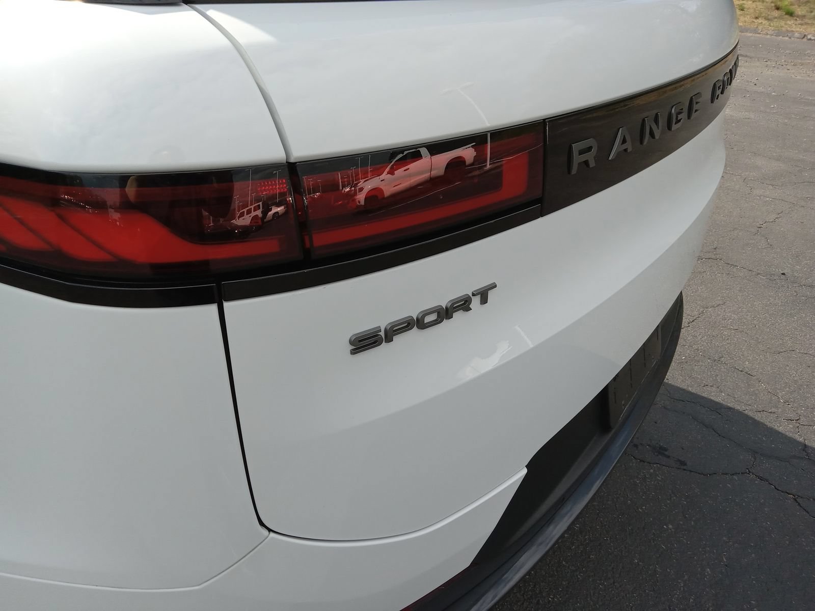 Used 2023 Land Rover Range Rover Sport SE AWD/4WD image 8