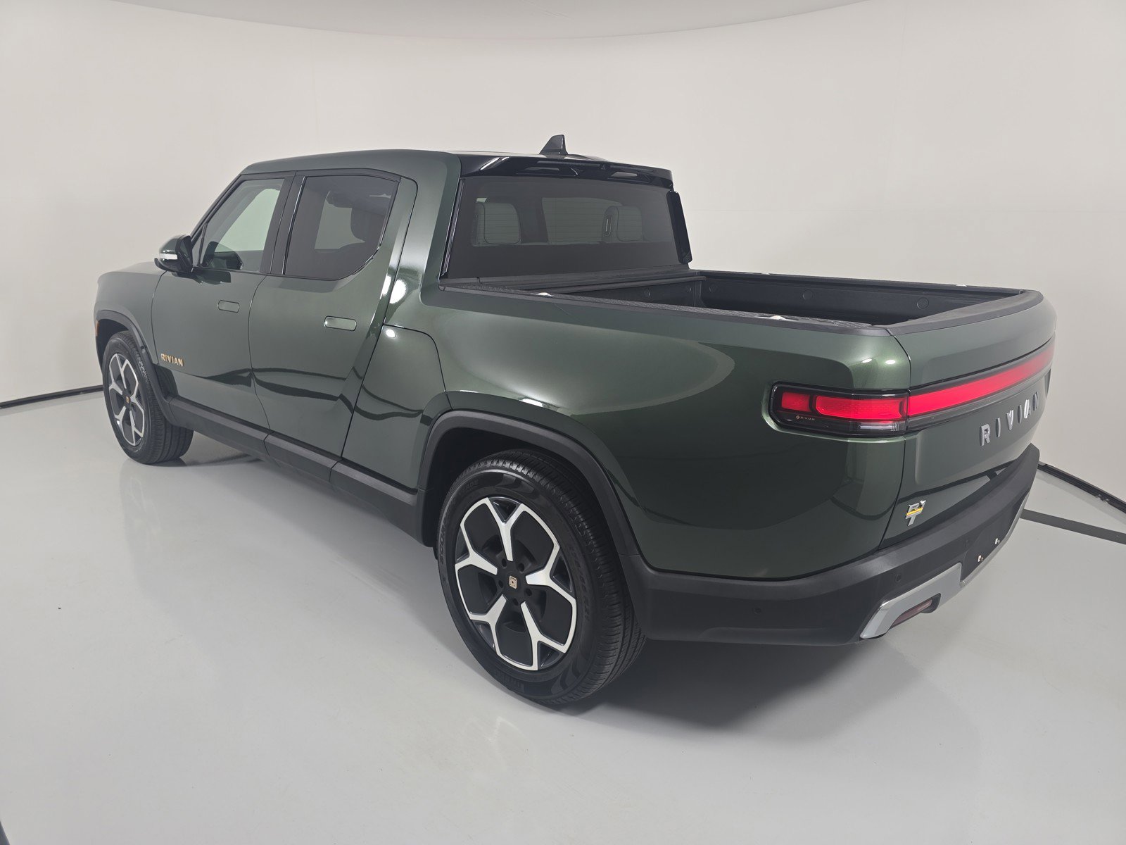Used 2024 Rivian R1T Adventure AWD/4WD image 3
