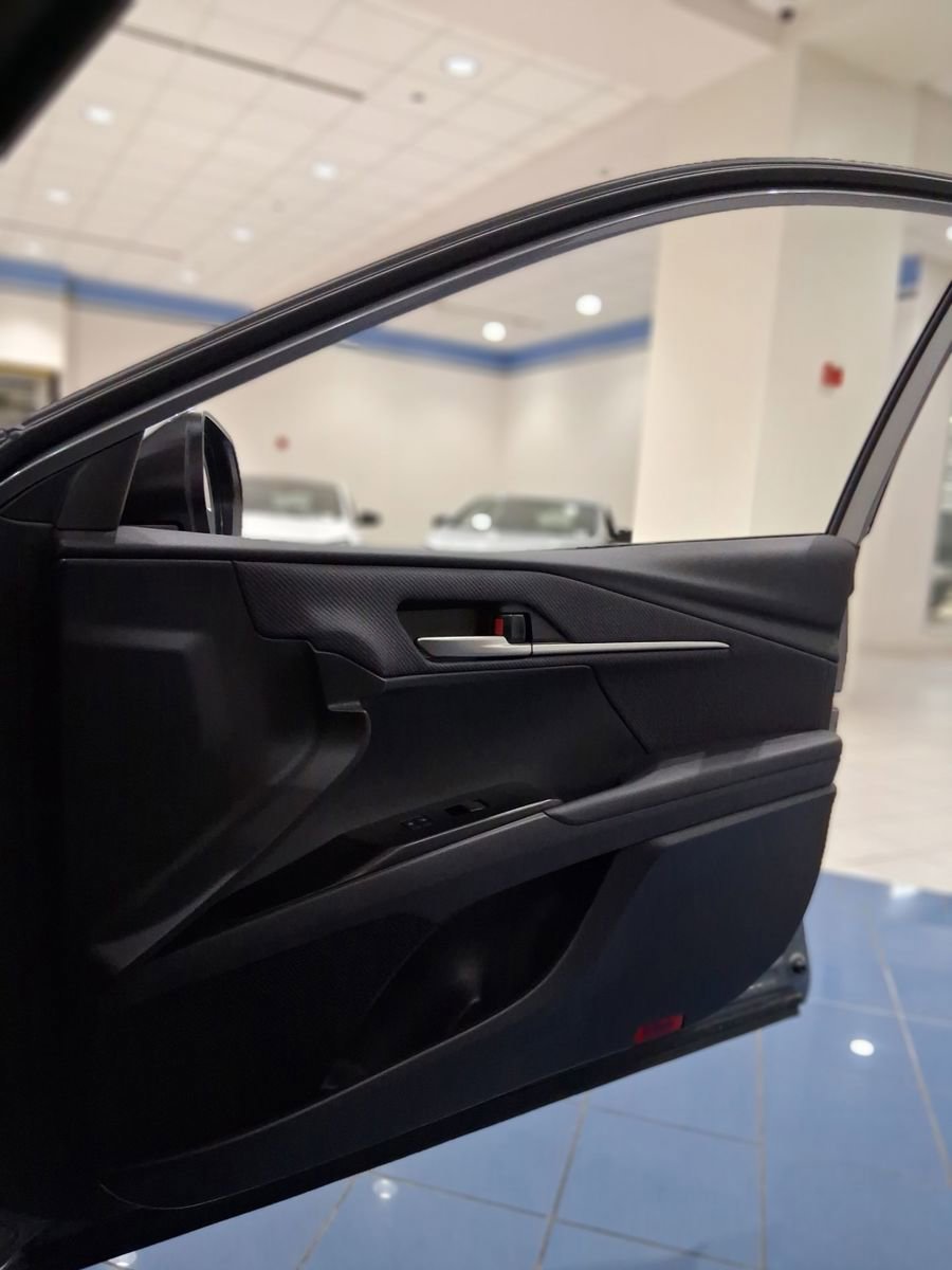 Used 2025 Toyota Camry SE w/ Convenience Package image 15