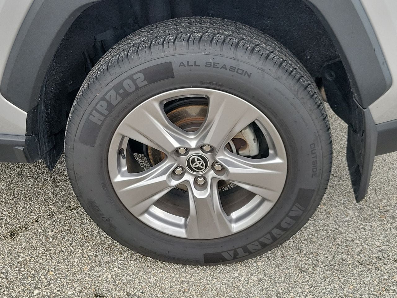 Used 2024 Toyota RAV4 XLE w/ Convenience Package FWD image 5