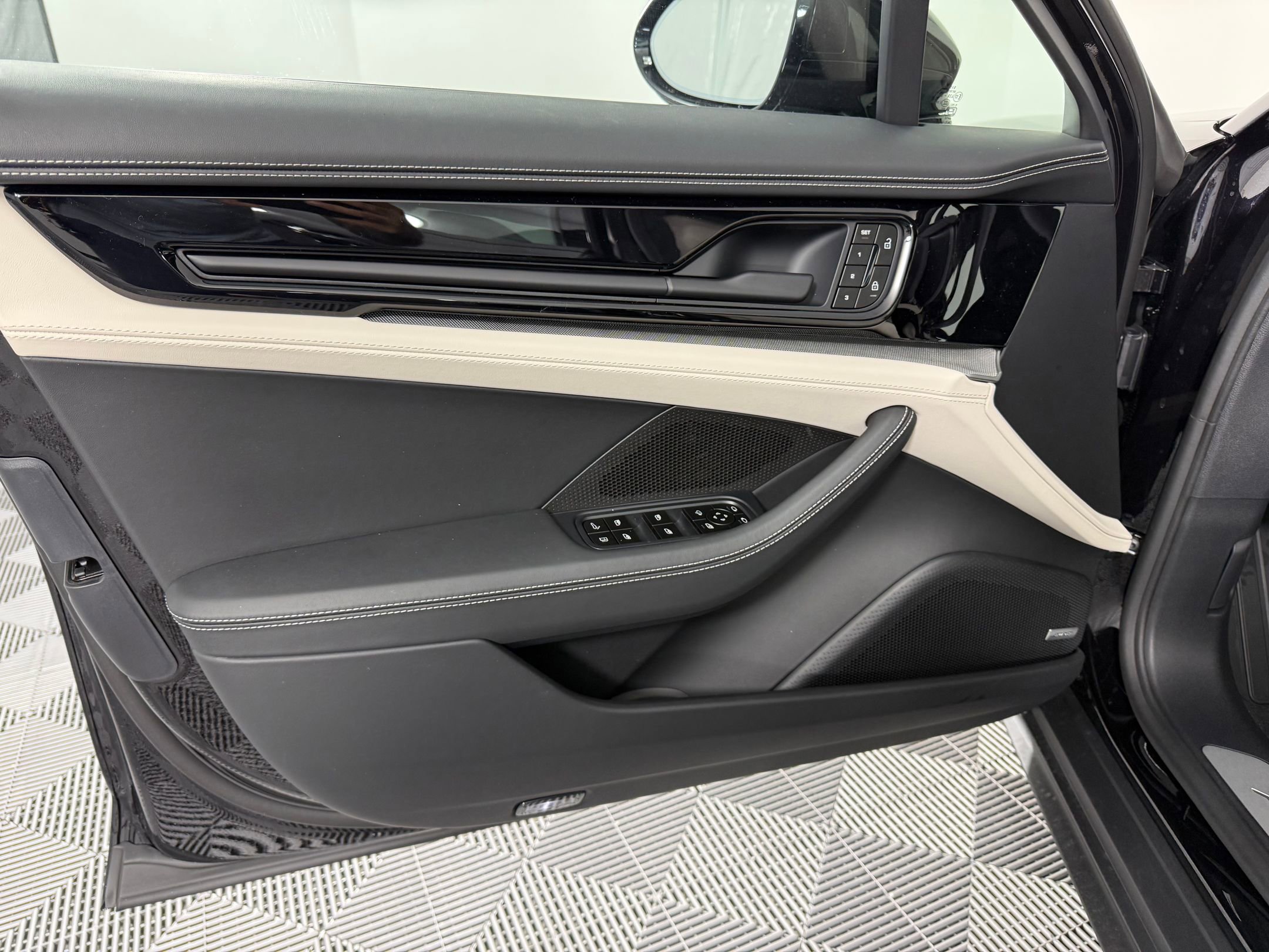 New 2026 Porsche Panamera 4 image 14