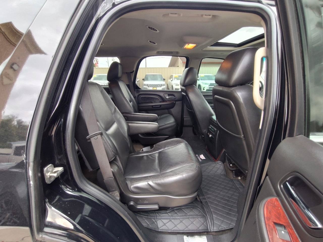 Used 2012 Cadillac Escalade Luxury RWD image 34