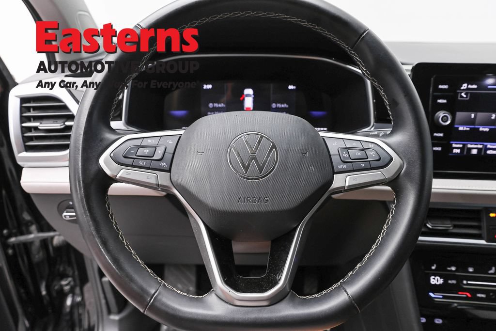 Used 2025 Volkswagen Taos SE FWD image 11