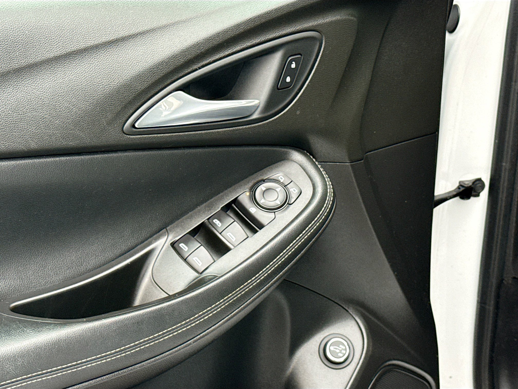 Used 2021 Buick Encore GX Select w/ Sport Touring Package image 8