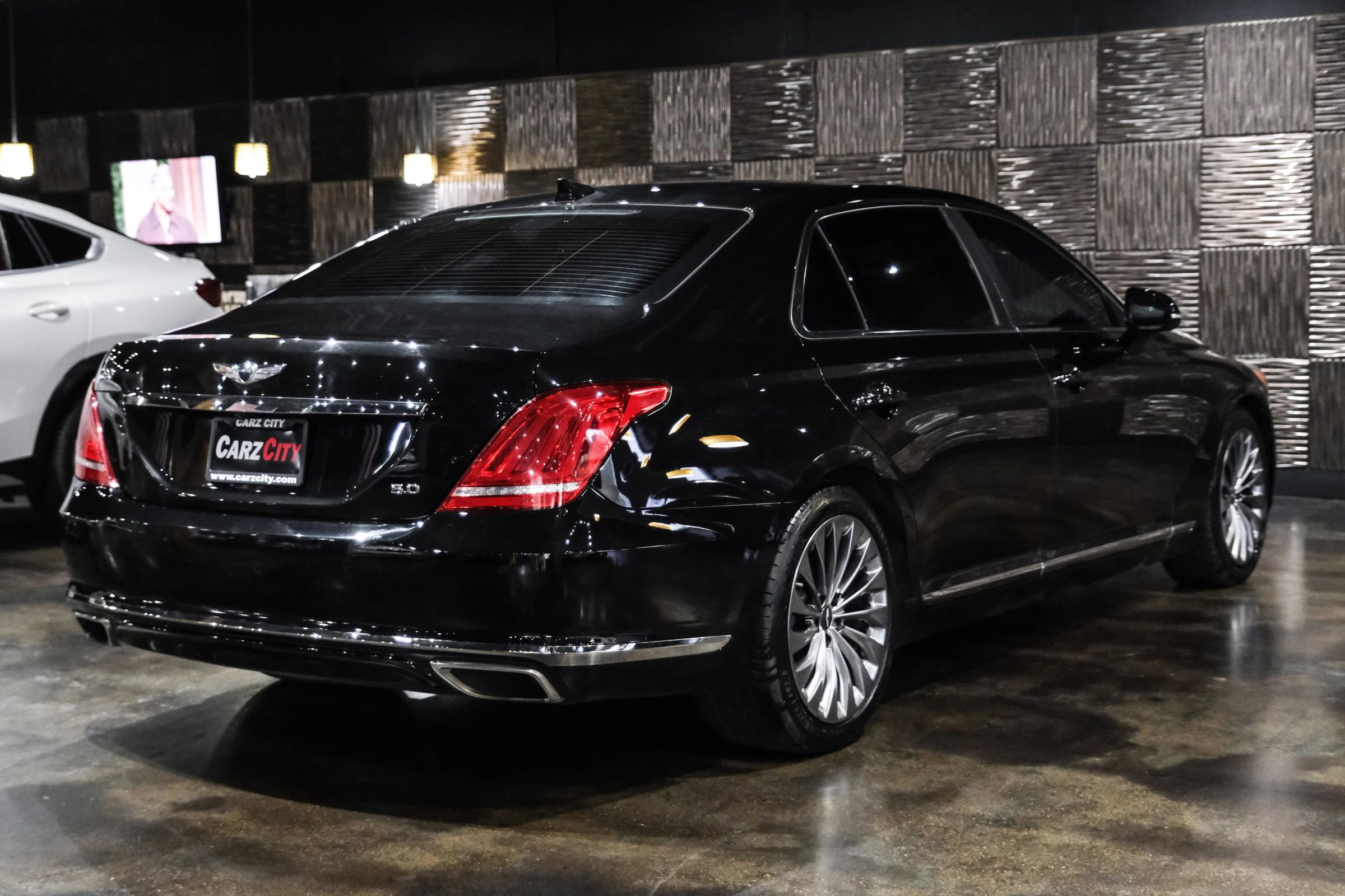 Used 2019 Genesis G90 5.0 Ultimate RWD image 8