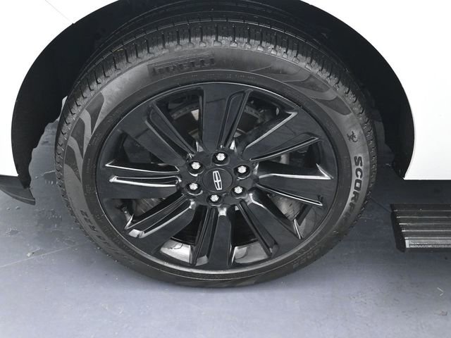 Used 2024 Lincoln Navigator Reserve image 9