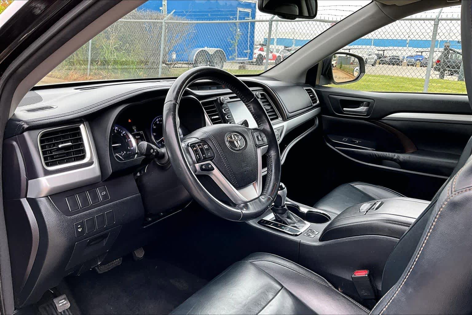 Used 2015 Toyota Highlander XLE AWD/4WD image 17