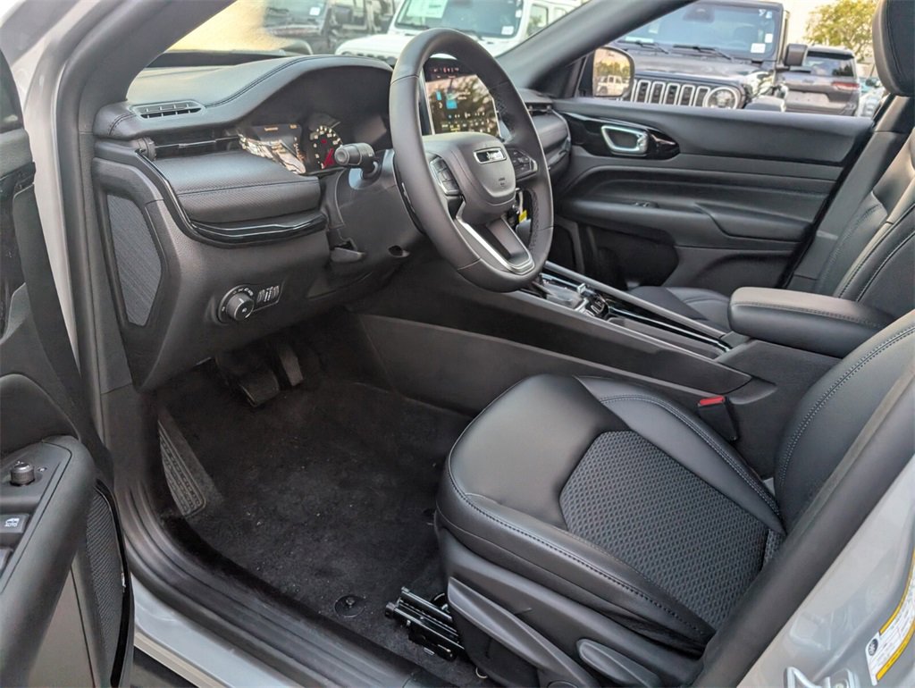 New 2026 Jeep Compass Latitude image 11