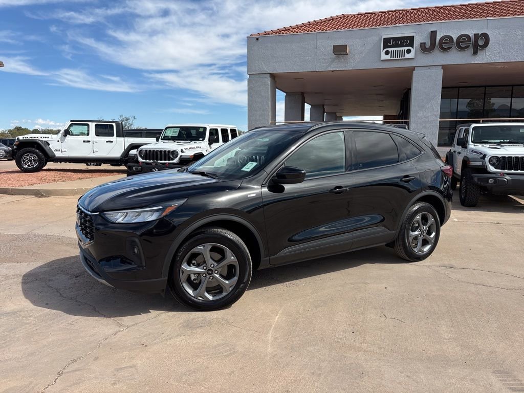 Used 2025 Ford Escape ST-Line Select AWD/4WD image 1