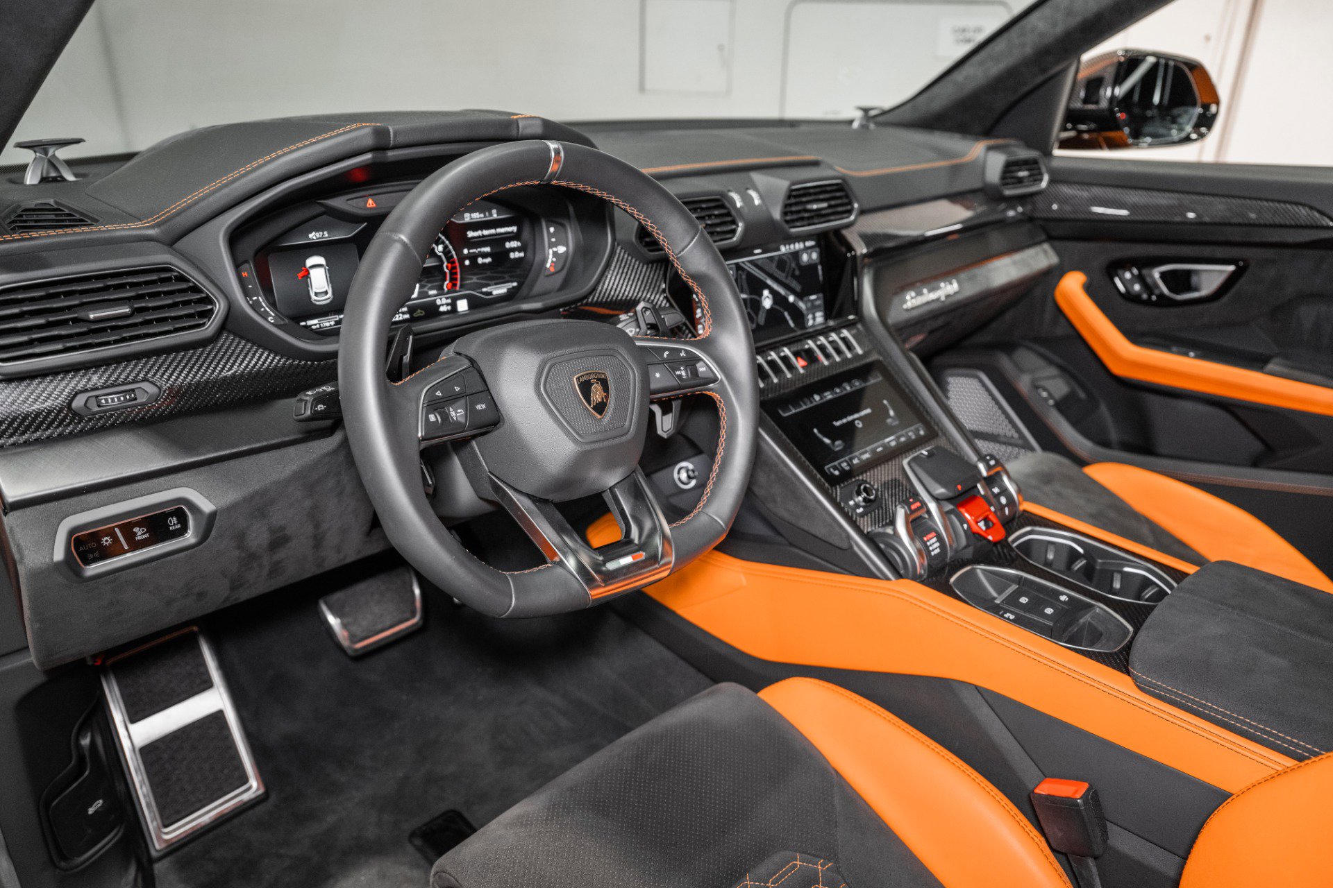 Used 2022 Lamborghini Urus image 17